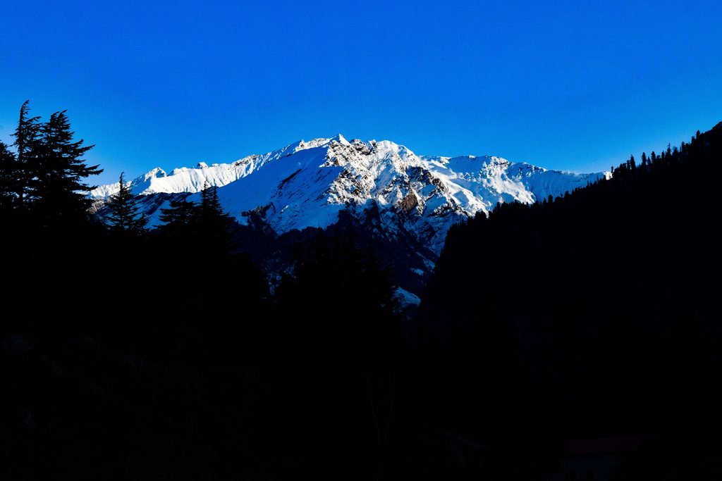 Majestic snow-capped Himalayan mountains in Manali, Himachal Pradesh.