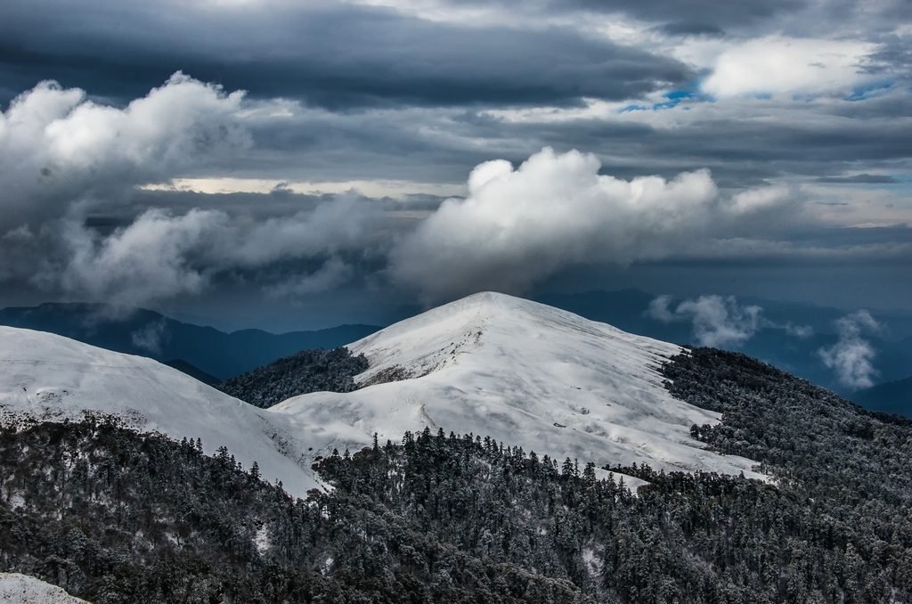 snow peaks in Himachal.